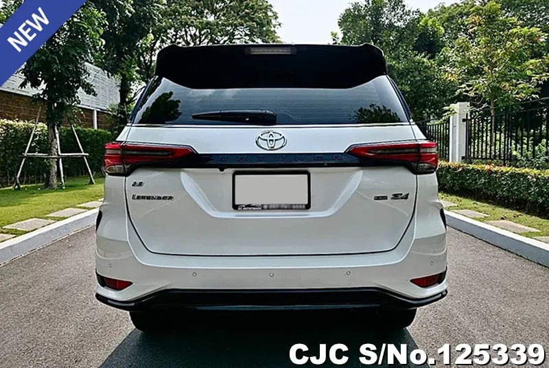 Toyota Fortuner in White for Sale Image 5