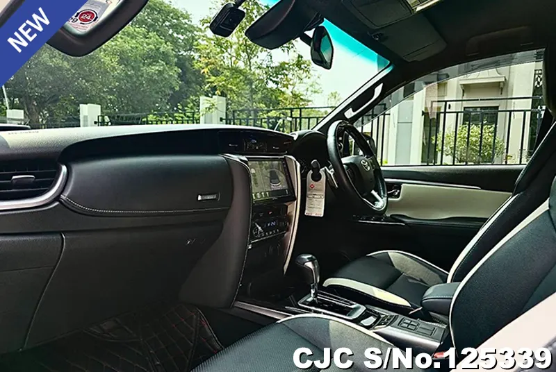 Toyota Fortuner in White for Sale Image 8