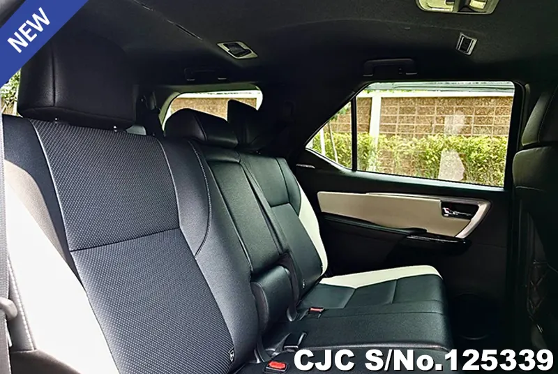 Toyota Fortuner in White for Sale Image 9