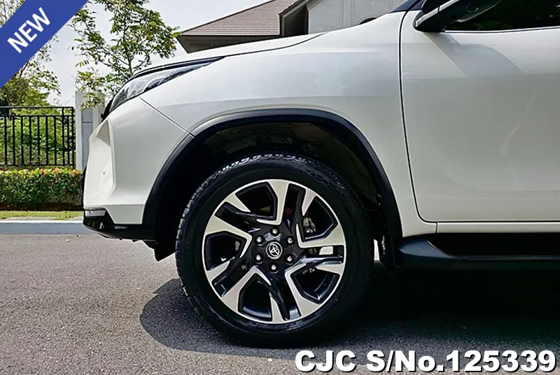 Toyota Fortuner in White for Sale Image 12