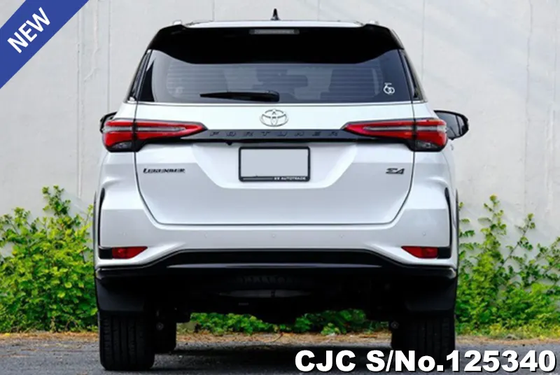 Toyota Fortuner in White for Sale Image 5