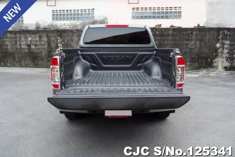 Nissan Navara in Silver for Sale Image 8
