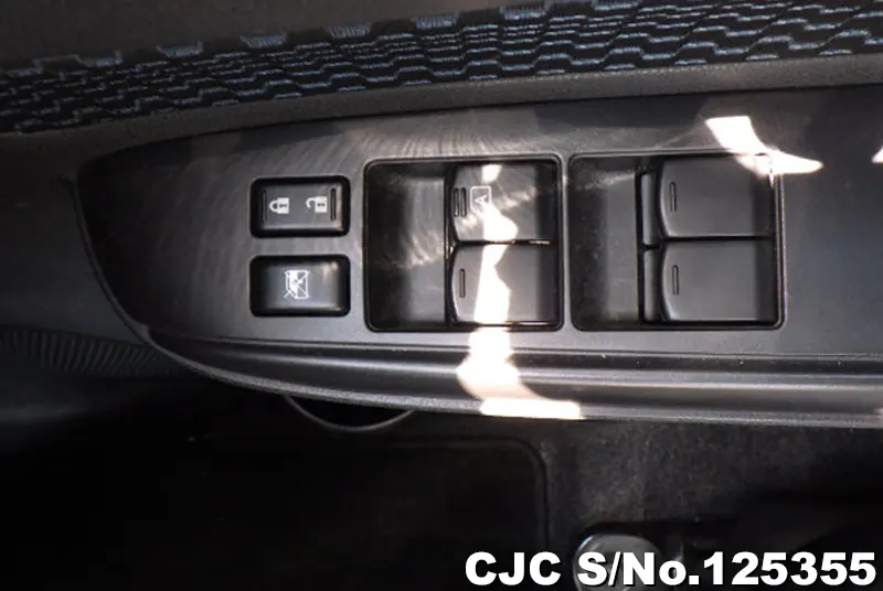 Nissan Note in Gray for Sale Image 27