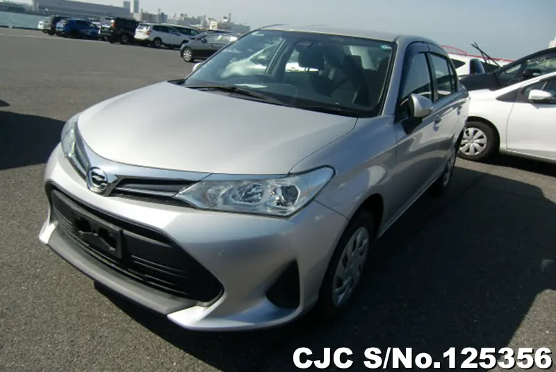 Toyota Corolla Axio in Silver for Sale Image 3