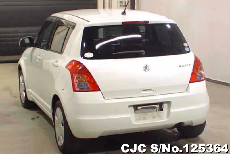 Suzuki Swift in White for Sale Image 1