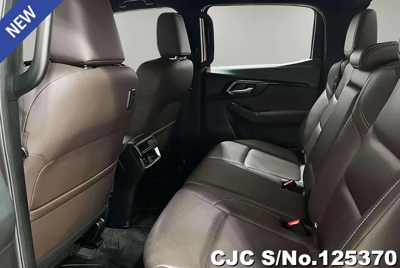 Isuzu D-Max in Orange for Sale Image 6