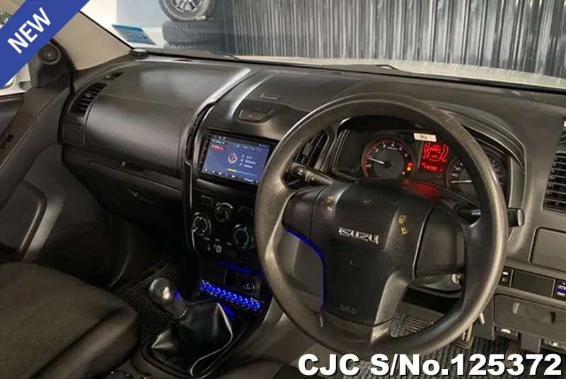 Isuzu D-Max in White for Sale Image 9