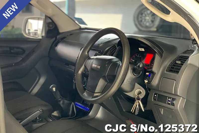 Isuzu D-Max in White for Sale Image 10