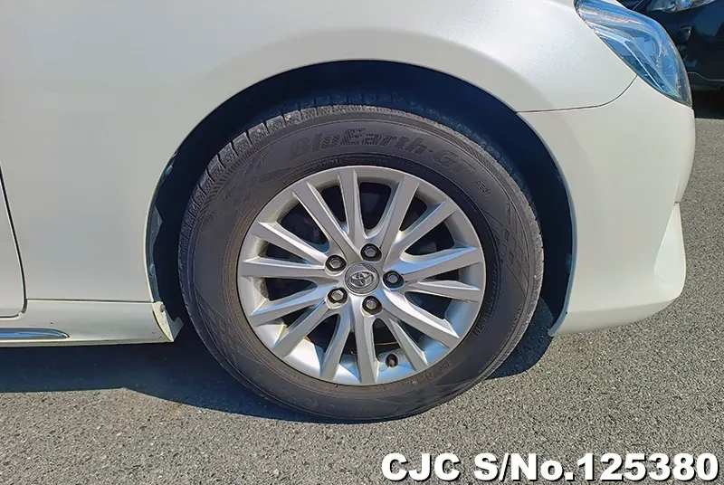 Toyota Mark X in White for Sale Image 13