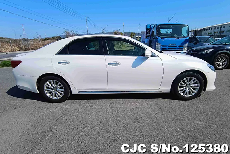Toyota Mark X in White for Sale Image 6
