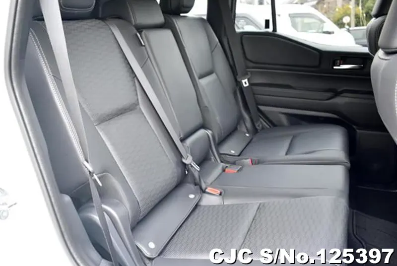 Toyota Land Cruiser 250 in Pearl for Sale Image 6