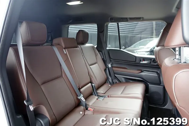 Toyota Land Cruiser 250 in White for Sale Image 8