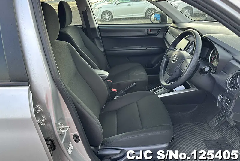 Toyota Corolla Fielder in Silver for Sale Image 10