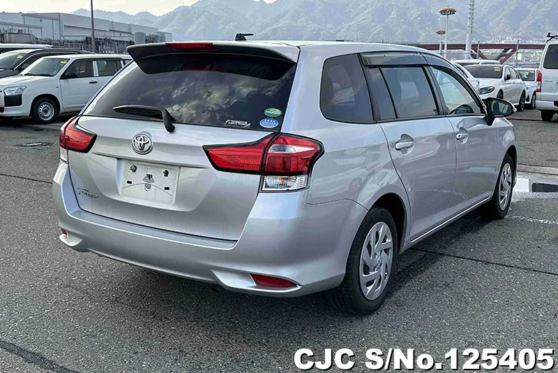 Toyota Corolla Fielder in Silver for Sale Image 2