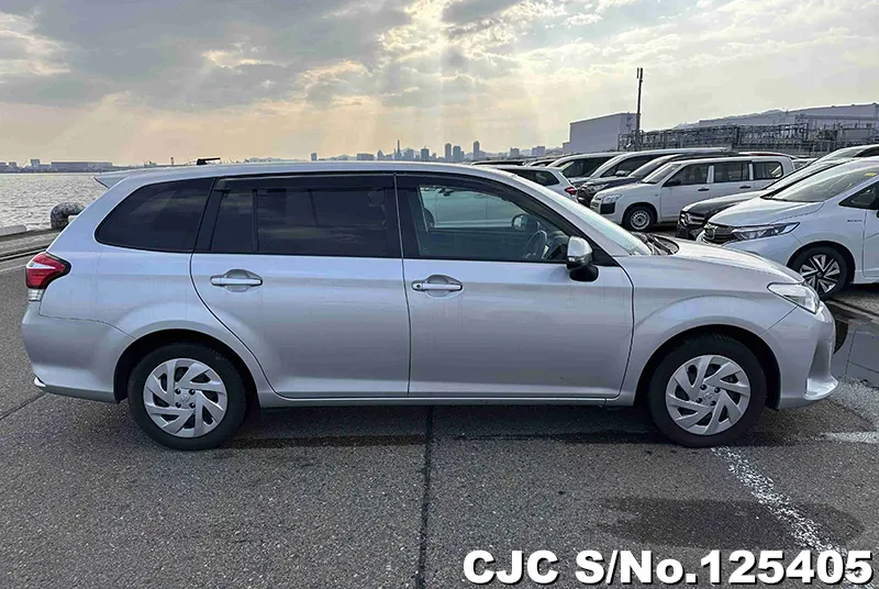 Toyota Corolla Fielder in Silver for Sale Image 6