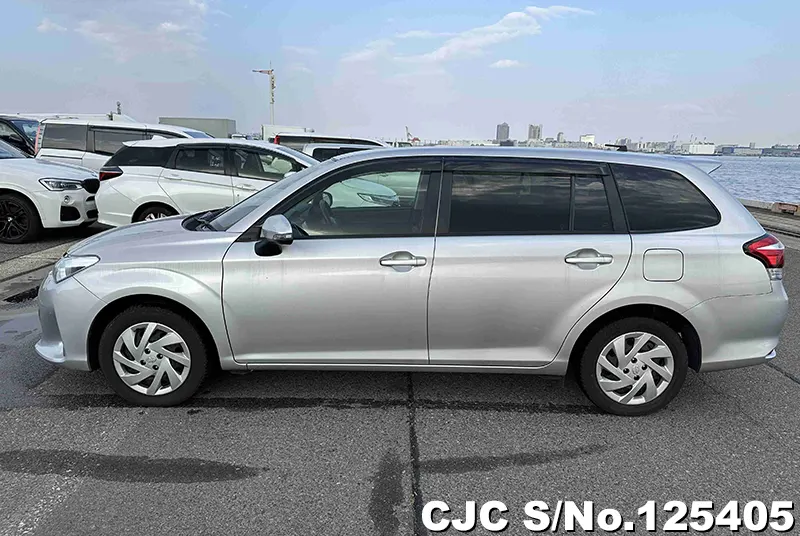 Toyota Corolla Fielder in Silver for Sale Image 7