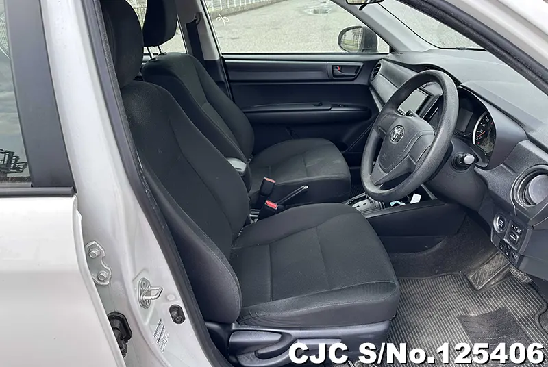 Toyota Corolla Axio in White for Sale Image 10