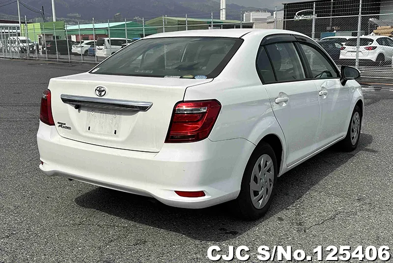 Toyota Corolla Axio in White for Sale Image 2