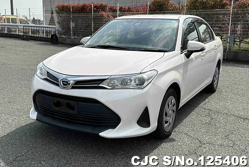 Toyota Corolla Axio in White for Sale Image 3