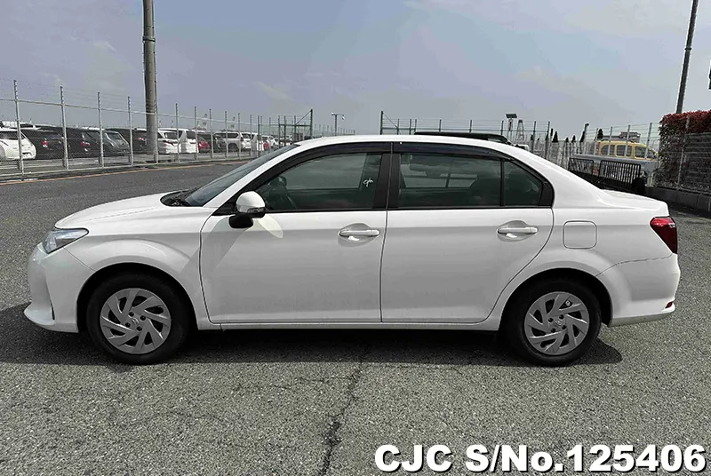 Toyota Corolla Axio in White for Sale Image 7