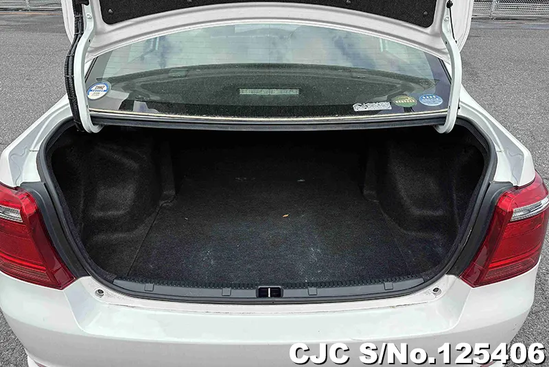 Toyota Corolla Axio in White for Sale Image 8
