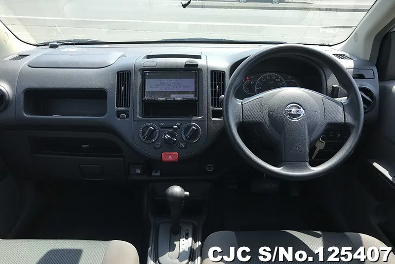 Nissan AD Van in Silver for Sale Image 9