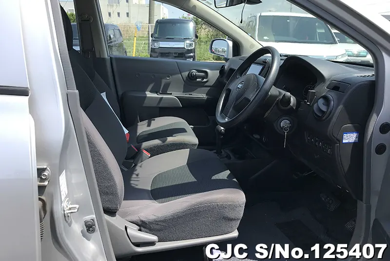 Nissan AD Van in Silver for Sale Image 10