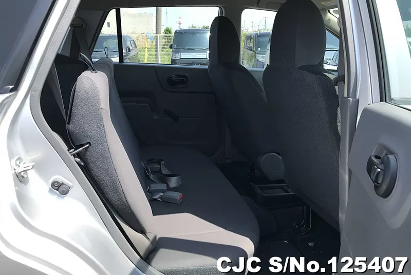 Nissan AD Van in Silver for Sale Image 11