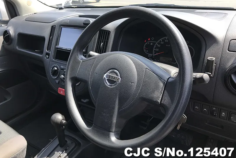 Nissan AD Van in Silver for Sale Image 12