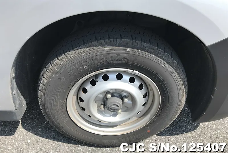 Nissan AD Van in Silver for Sale Image 15