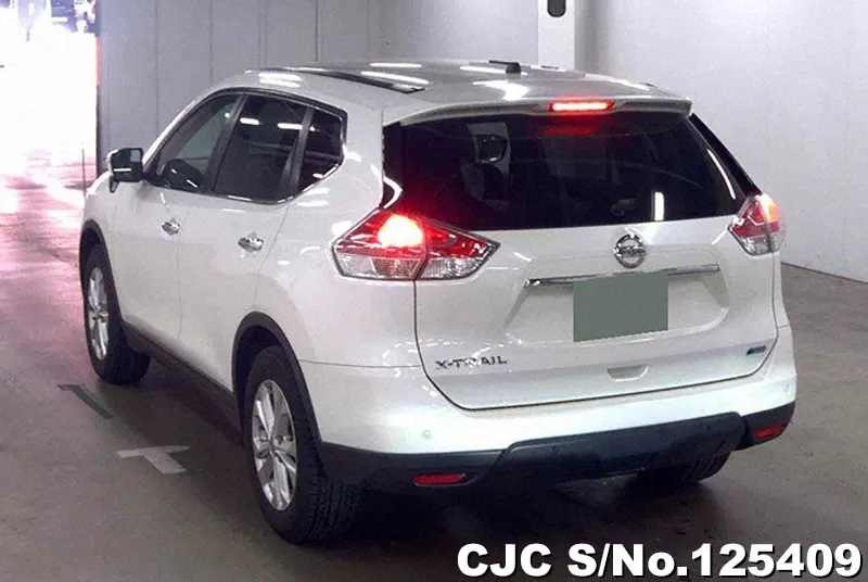Nissan X-Trail in Pearl for Sale Image 1