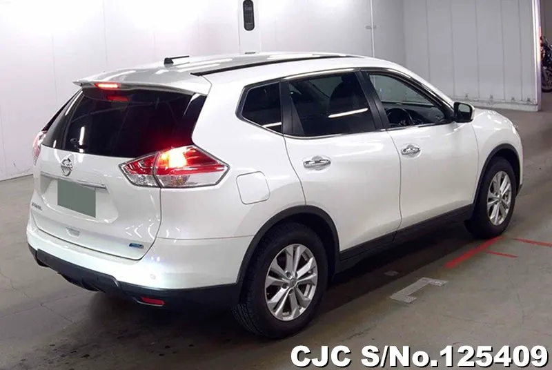 Nissan X-Trail in Pearl for Sale Image 2