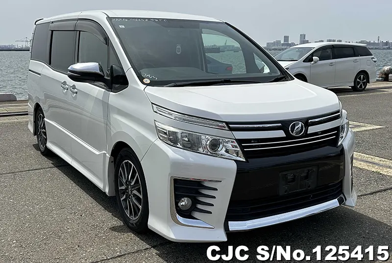 Toyota / Voxy 2015