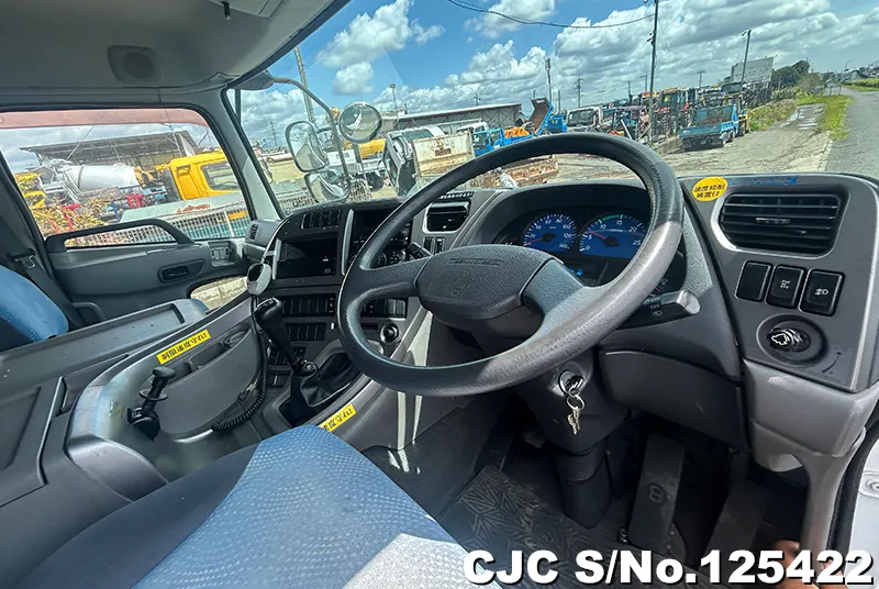 2005 Nissan / UD Stock No. 125422