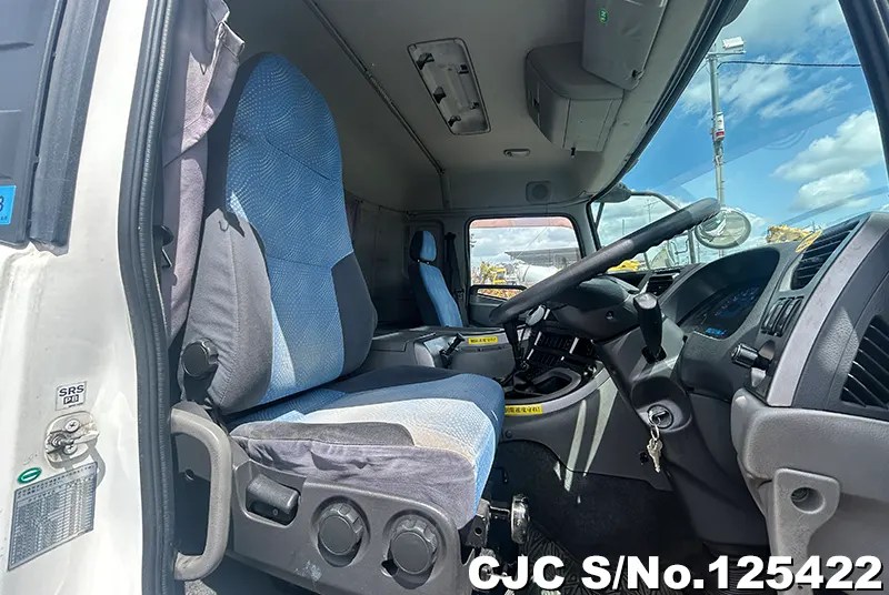 2005 Nissan / UD Stock No. 125422