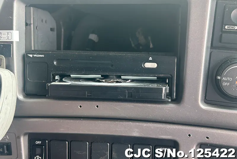 2005 Nissan / UD Stock No. 125422