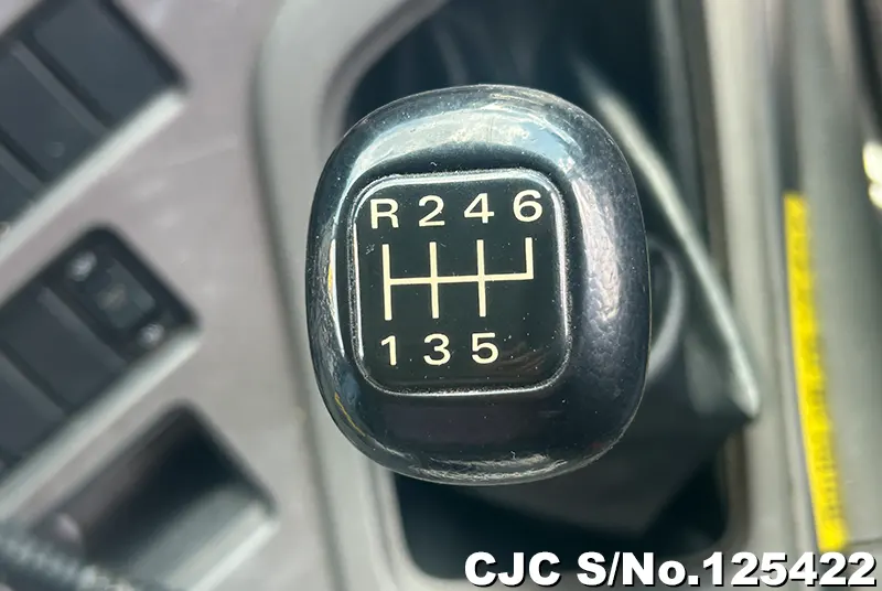 2005 Nissan / UD Stock No. 125422