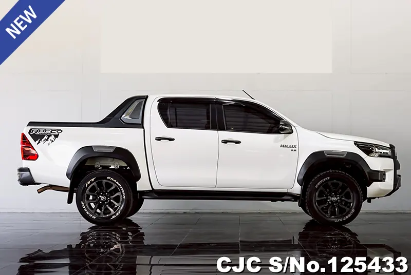 Toyota Hilux in White for Sale Image 6