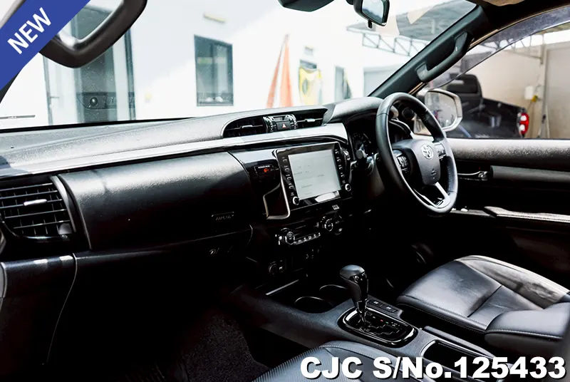 Toyota Hilux in White for Sale Image 11