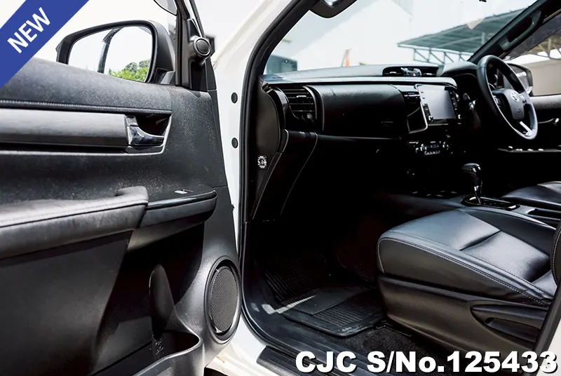 Toyota Hilux in White for Sale Image 12