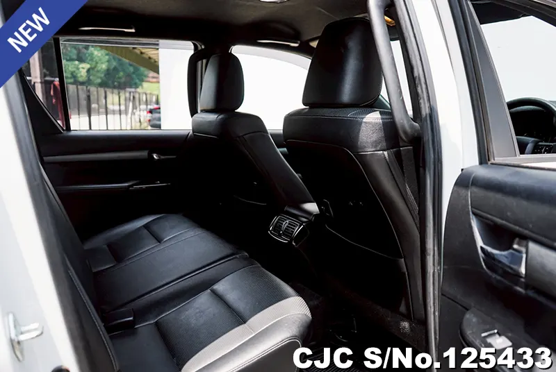 Toyota Hilux in White for Sale Image 13