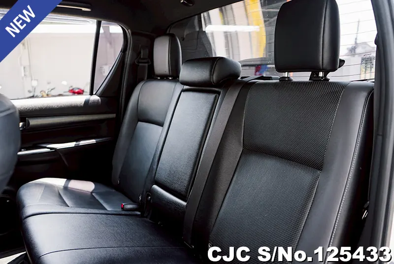 Toyota Hilux in White for Sale Image 14