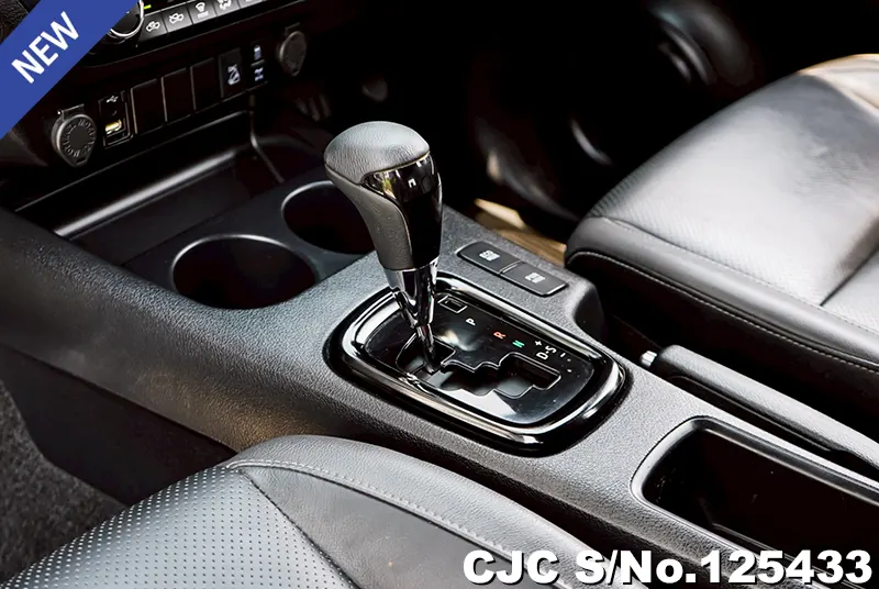 Toyota Hilux in White for Sale Image 15