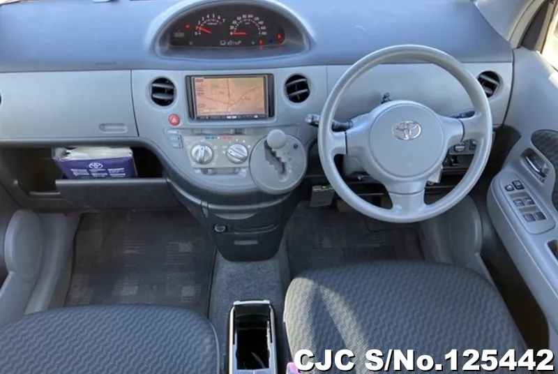 Toyota Sienta in White for Sale Image 2