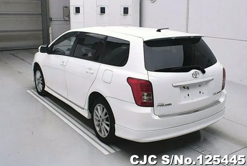 Toyota Corolla Fielder in White for Sale Image 1