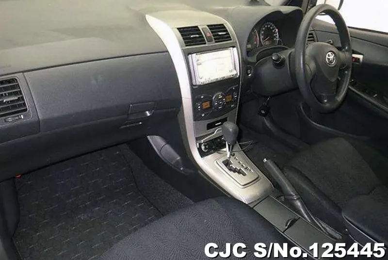 Toyota Corolla Fielder in White for Sale Image 3