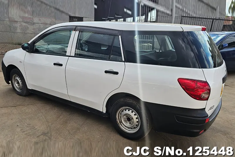 Nissan AD Van in White for Sale Image 1