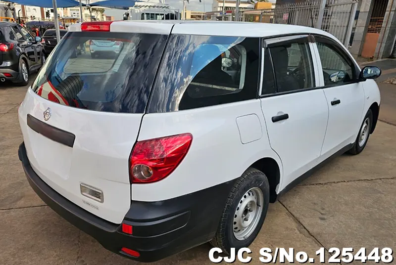 Nissan AD Van in White for Sale Image 2