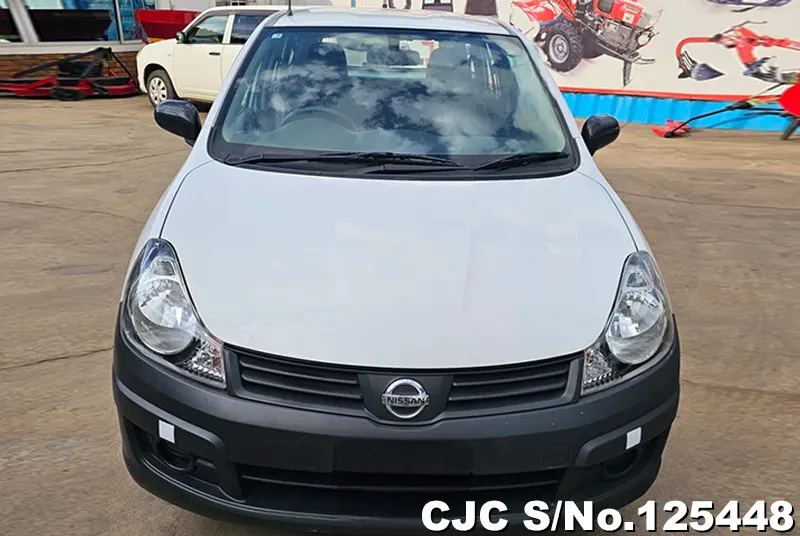 Nissan AD Van in White for Sale Image 4