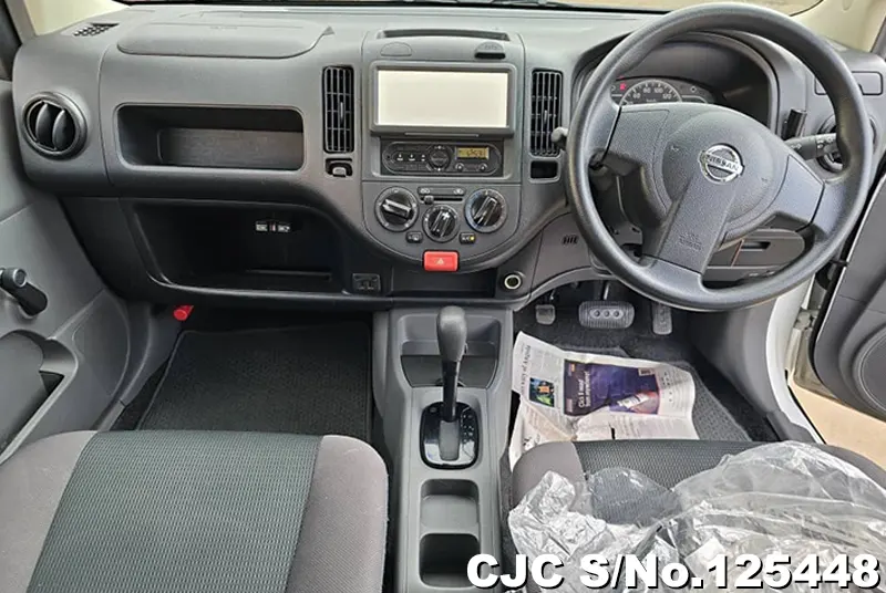 Nissan AD Van in White for Sale Image 9